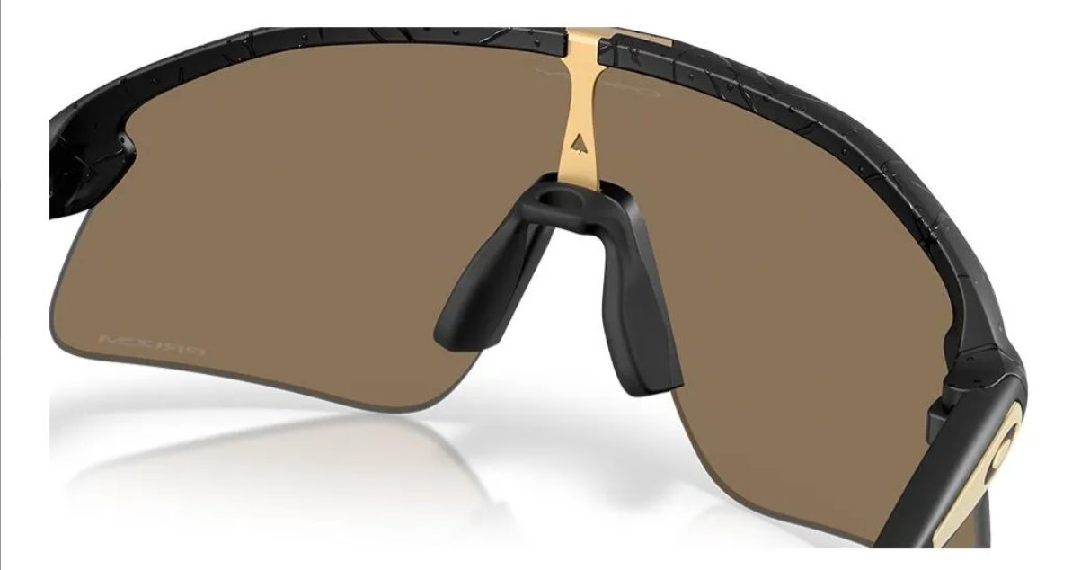 Óculos Solar Esportivo OAKLEY OO9517 (STUNT DEVIL) 1639 (Acetato Preto Fosco/Prizm Espelhado Dourado)