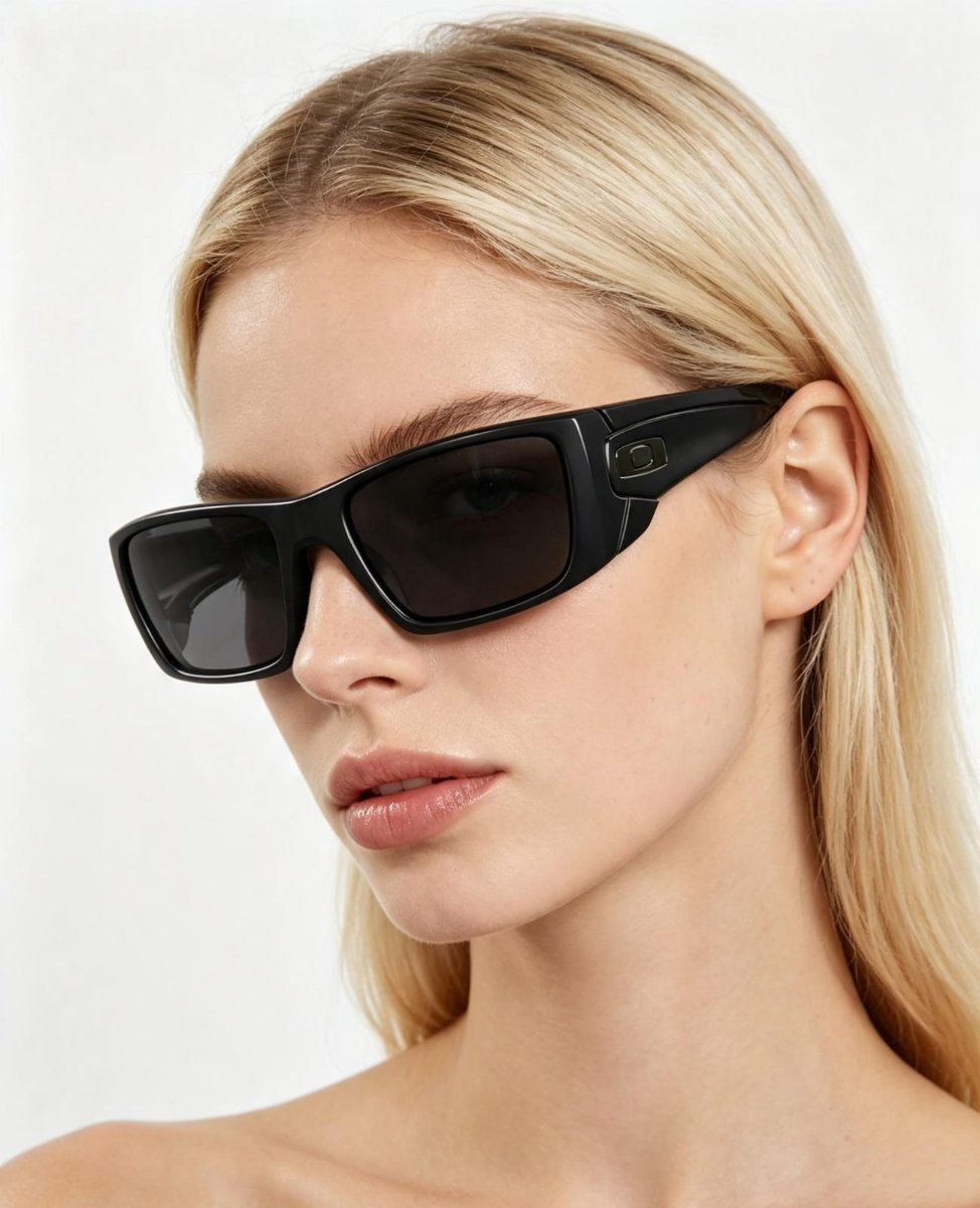 Óculos Solar Esportivo OAKLEY OO9096 (FUEL CELL) 60-19 3060 (Acetato Preto Fosco/Lentes Cinza)
