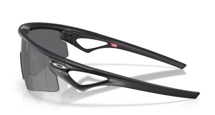 Óculos Solar Esportivo OAKLEY - OO9531 (SPHAERA STRIKE) 0137 (Acetato Máscara Preto Fosco/Prizm Black)