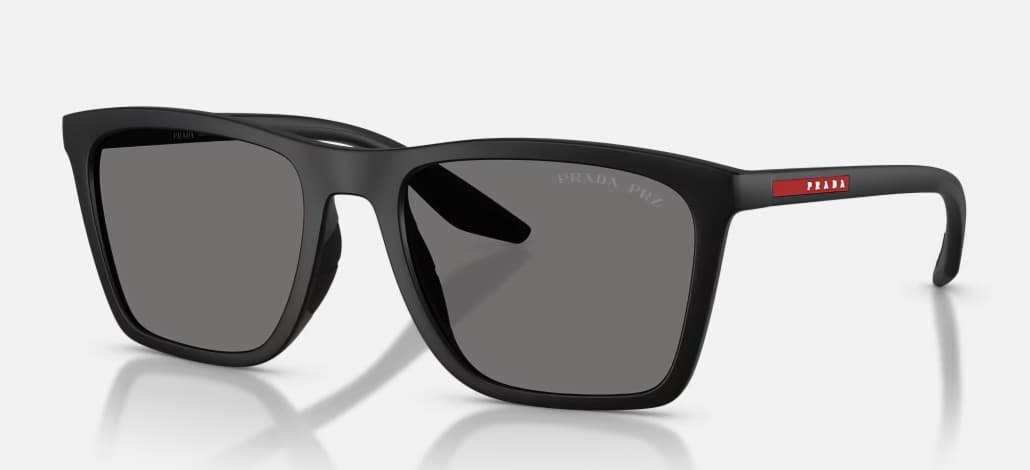 Óculos Solar PRADA LINEA ROSSA SPS B08 56-19 1BO-02G (Acetato Emborrachado Preto Fosco/Lentes Polarizadas Cinza)
